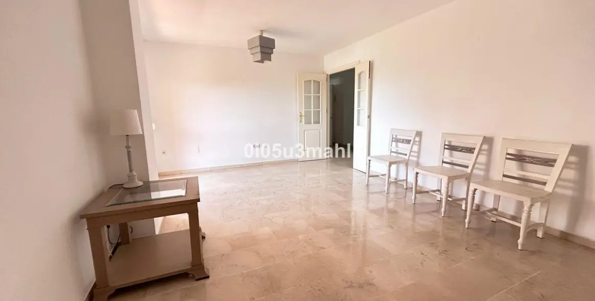 Sale of middle floor apartment in El Palo 7
