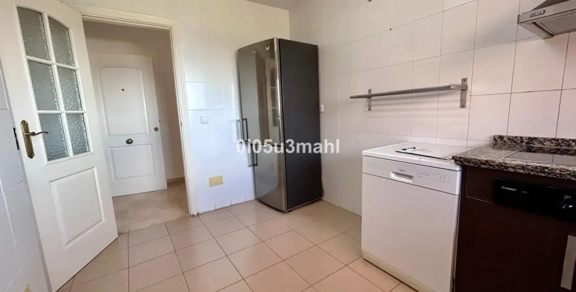 Sale of middle floor apartment in El Palo 13