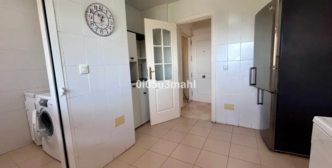 Sale of middle floor apartment in El Palo 14