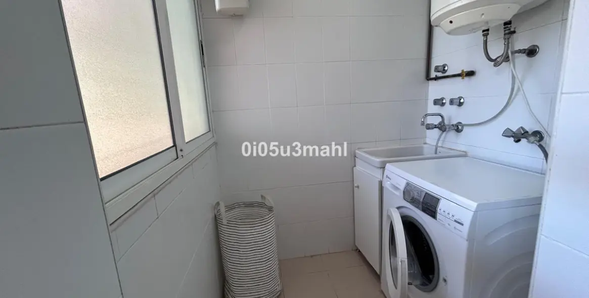 Sale of middle floor apartment in El Palo 15