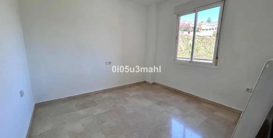 Sale of middle floor apartment in El Palo 18