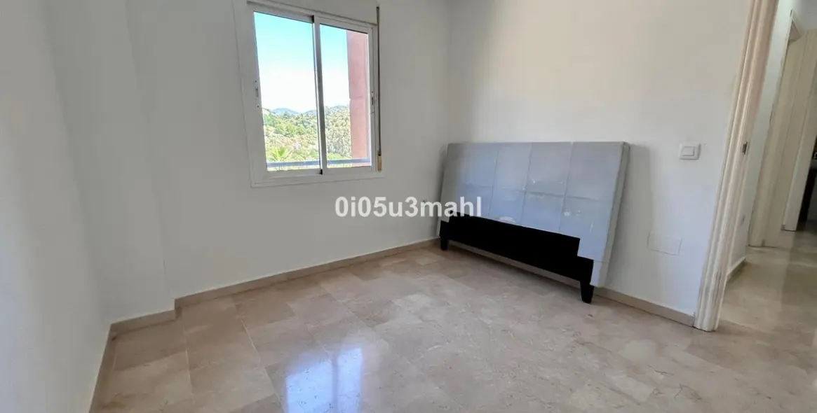 Sale of middle floor apartment in El Palo 19