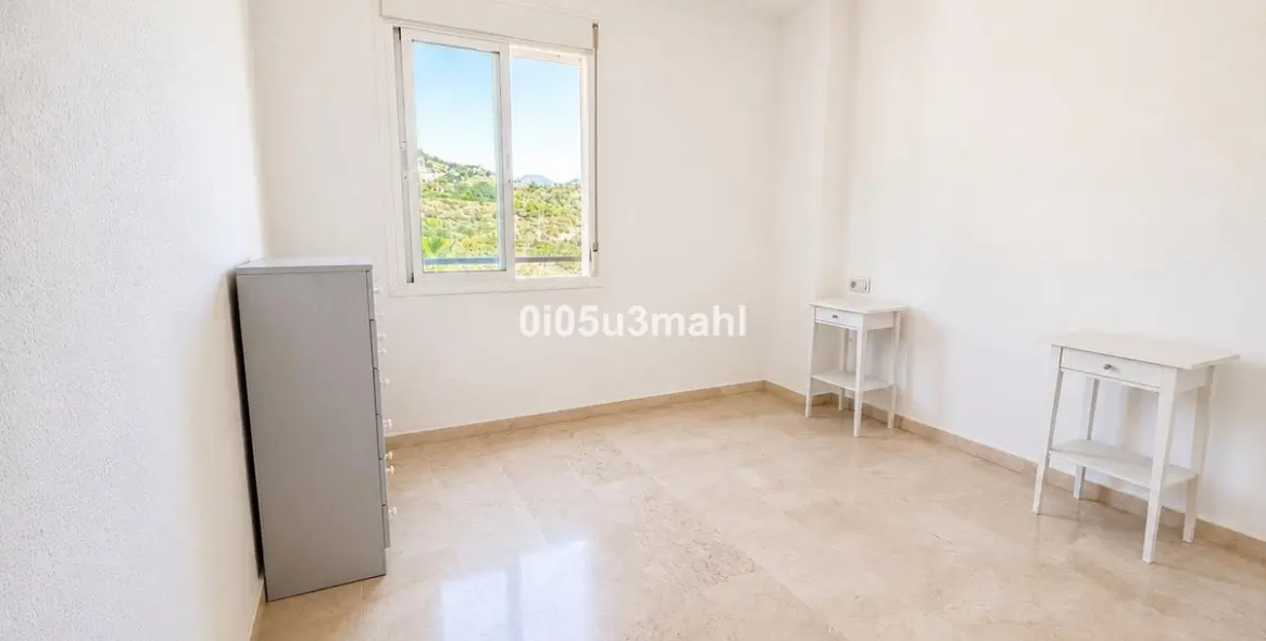 Sale of middle floor apartment in El Palo 20