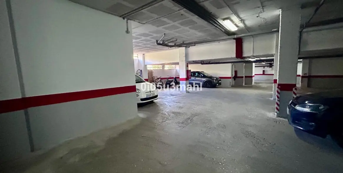 Sale of middle floor apartment in El Palo 36