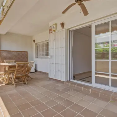 Sale of middle floor apartment in The Golden Mile