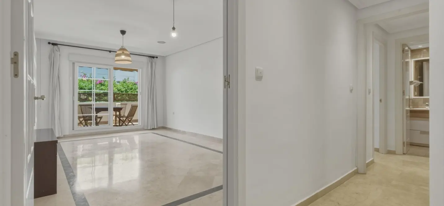 Venta de apartamento en planta baja en The Golden Mile 0