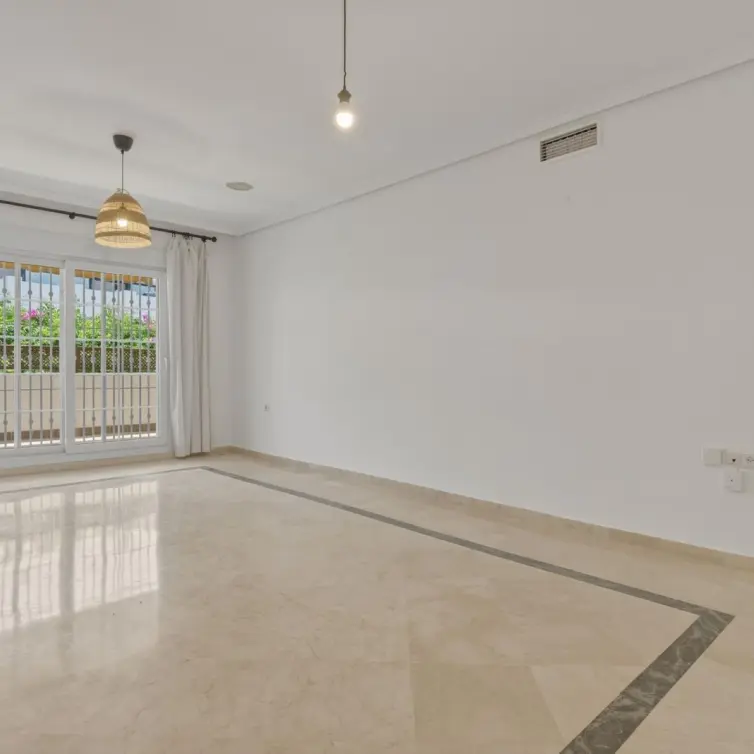 Venta de apartamento en planta baja en The Golden Mile