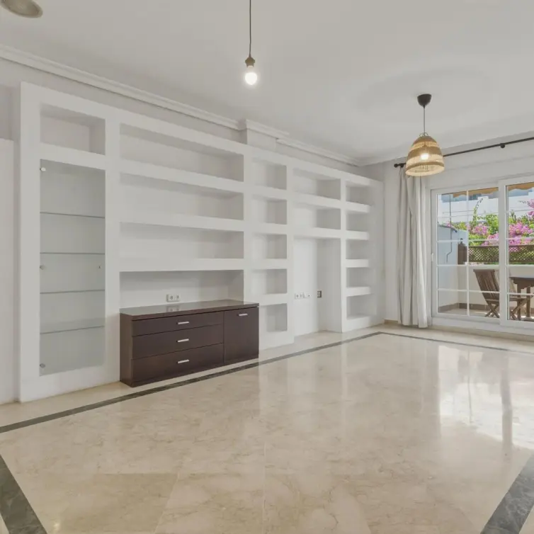 Venta de apartamento en planta baja en The Golden Mile