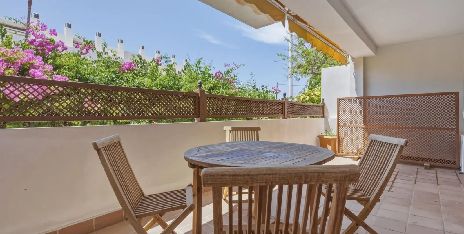 Sale of ground floor apartment in The Golden Mile 7