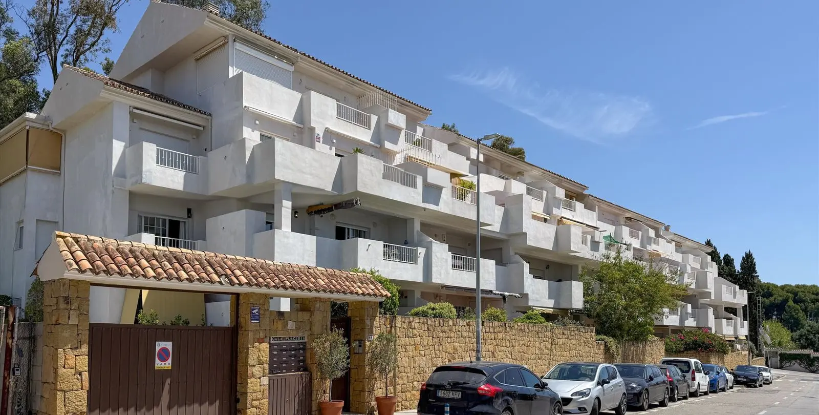 Sale of ground floor apartment in The Golden Mile 24