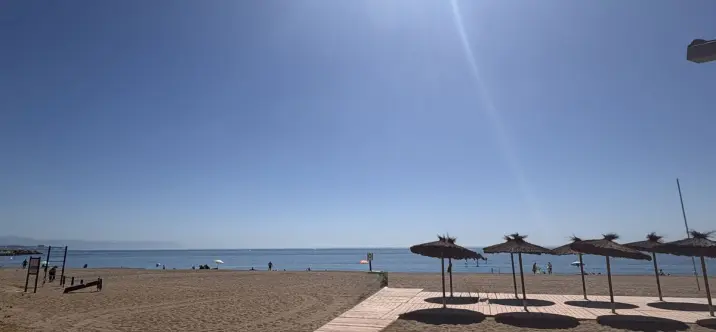 Venta de apartamento en planta media en Fuengirola 2