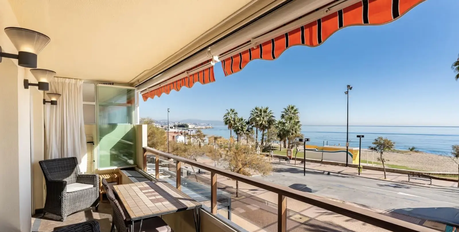 Sale of middle floor apartment in Fuengirola 1
