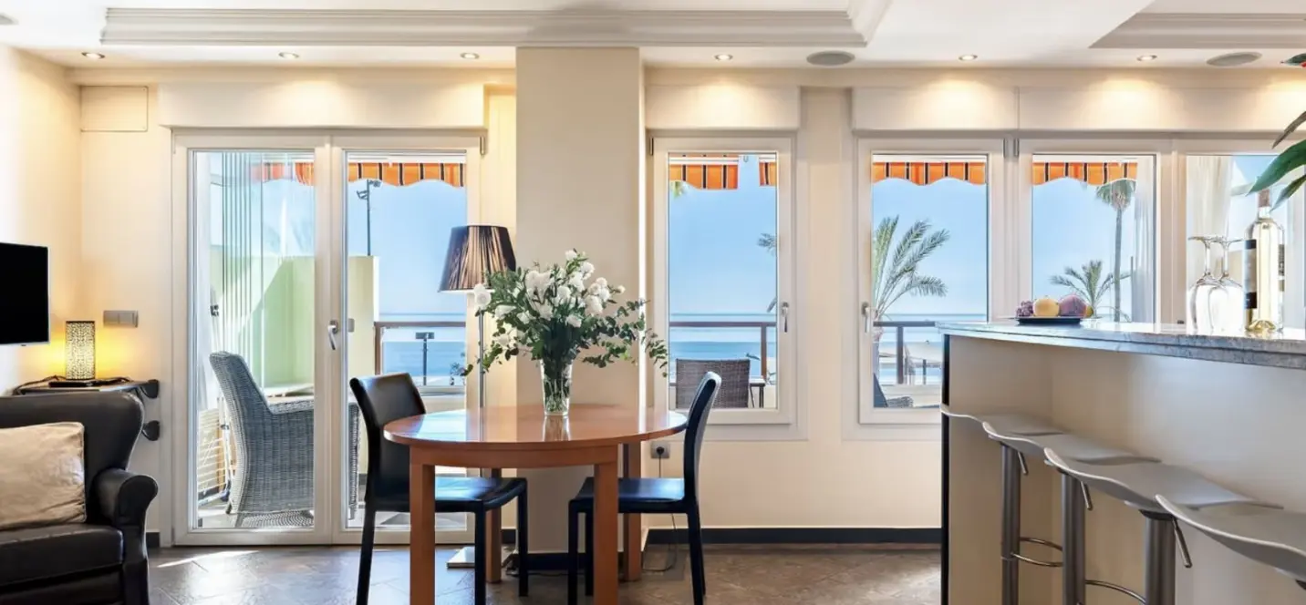 Sale of middle floor apartment in Fuengirola 2