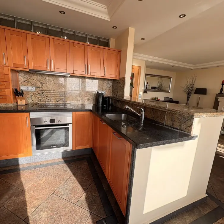 Sale of middle floor apartment in Fuengirola