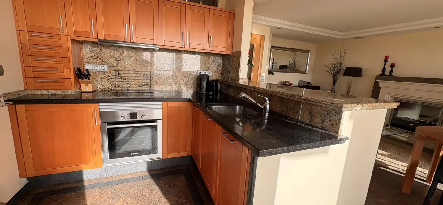 Sale of middle floor apartment in Fuengirola 3