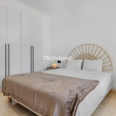 Продажа апартаментов на первом этаже в Estepona