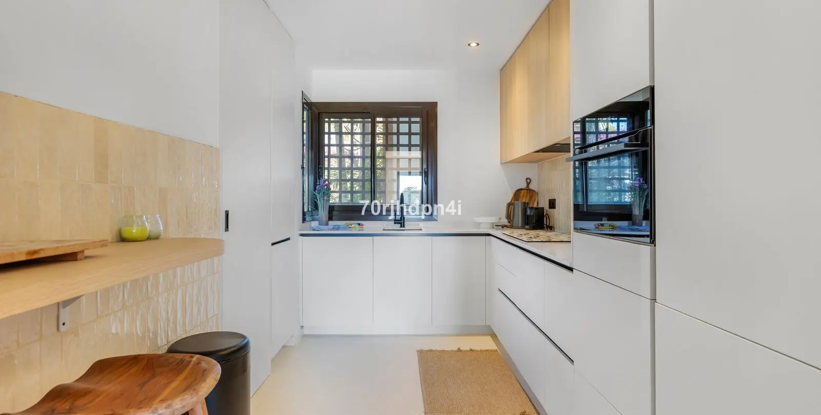 Sale of ground floor apartment in Estepona 1