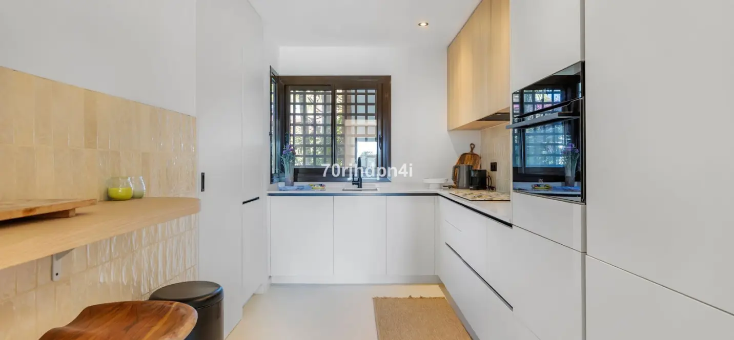 Sale of ground floor apartment in Estepona 0
