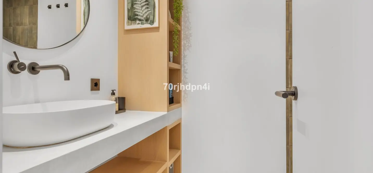 Sale of ground floor apartment in Estepona 2