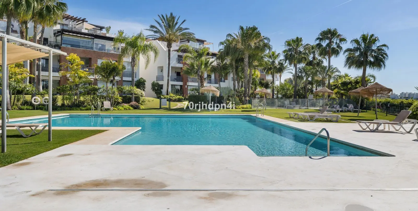 Sale of ground floor apartment in Estepona 37