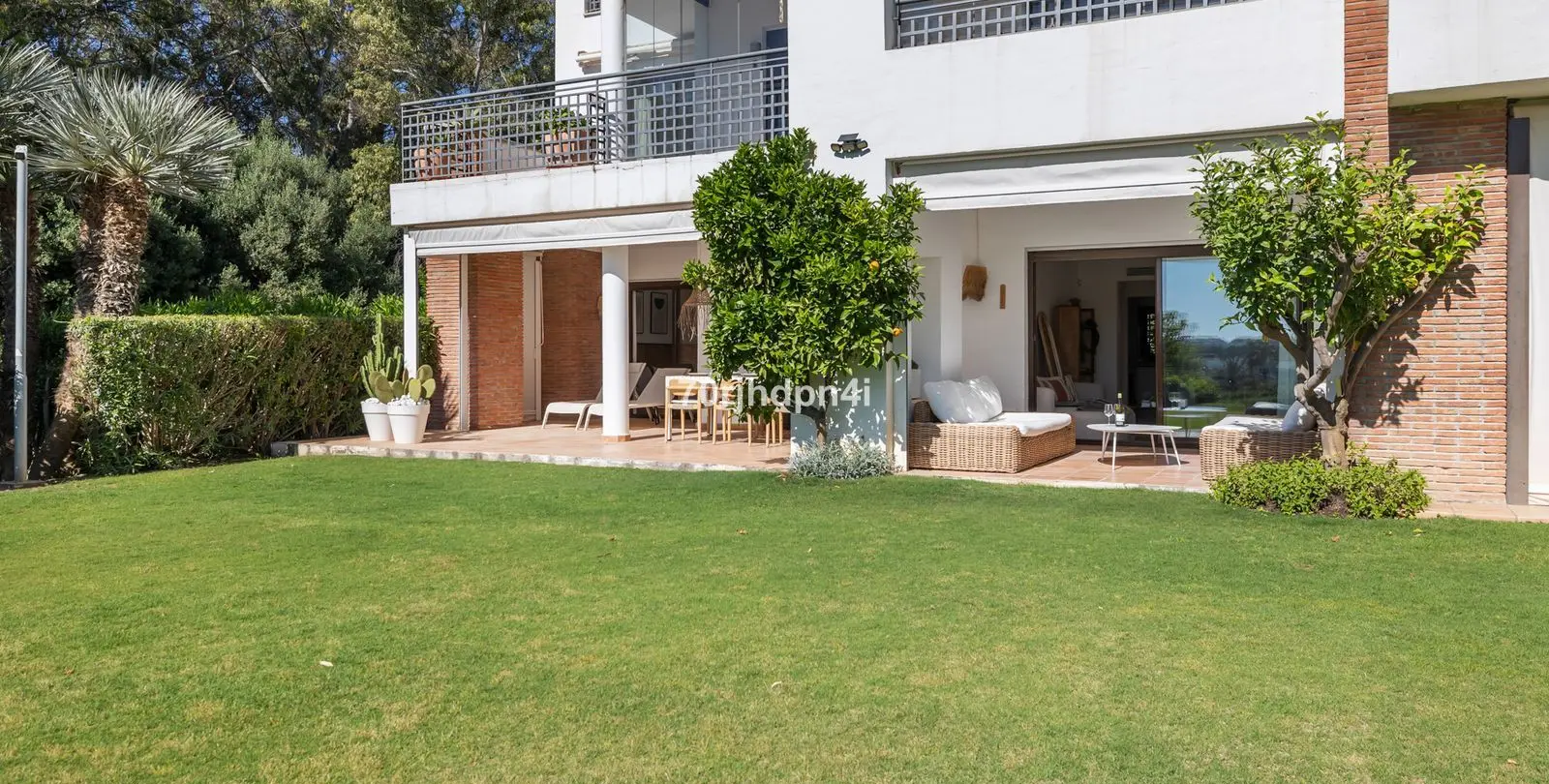 Sale of ground floor apartment in Estepona 38