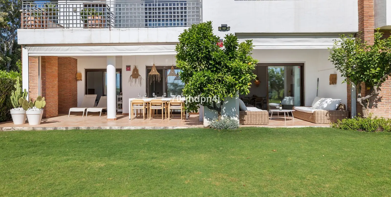 Sale of ground floor apartment in Estepona 39