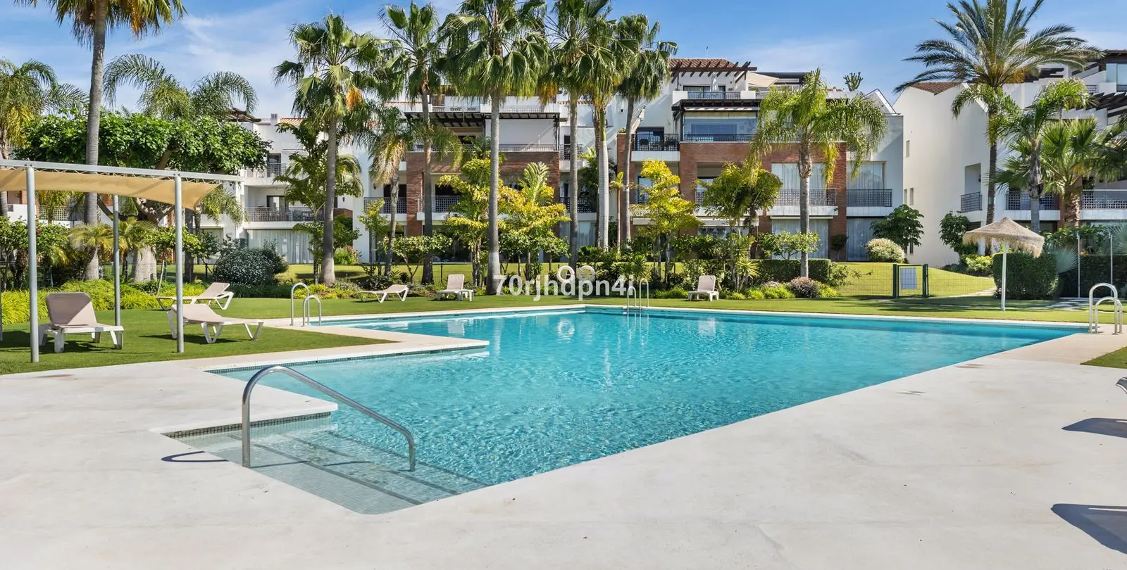 Sale of ground floor apartment in Estepona 40