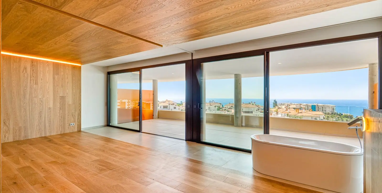 Sale of middle floor apartment in Fuengirola 1