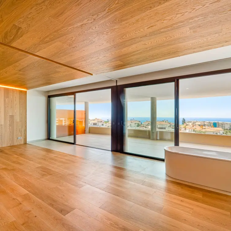 Sale of middle floor apartment in Fuengirola