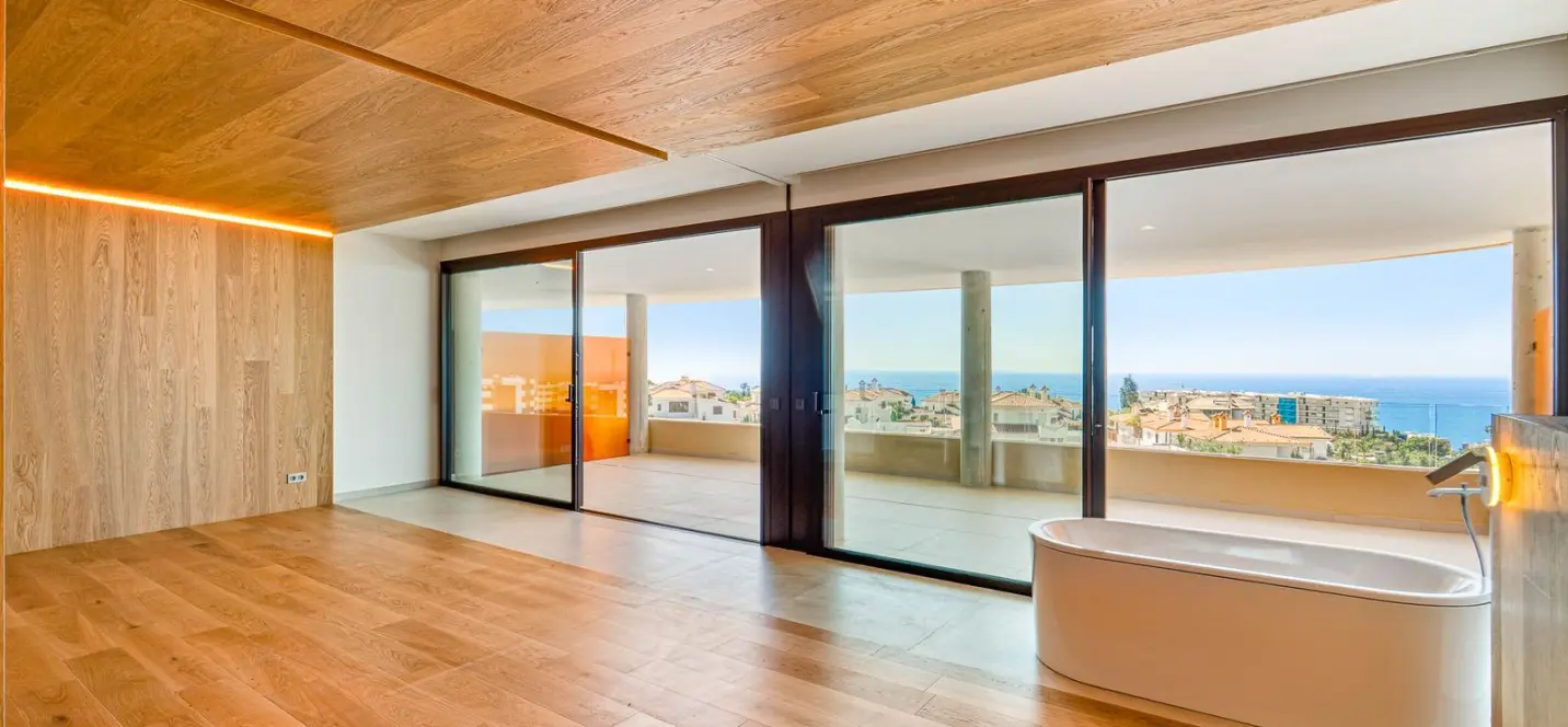 Sale of middle floor apartment in Fuengirola 0