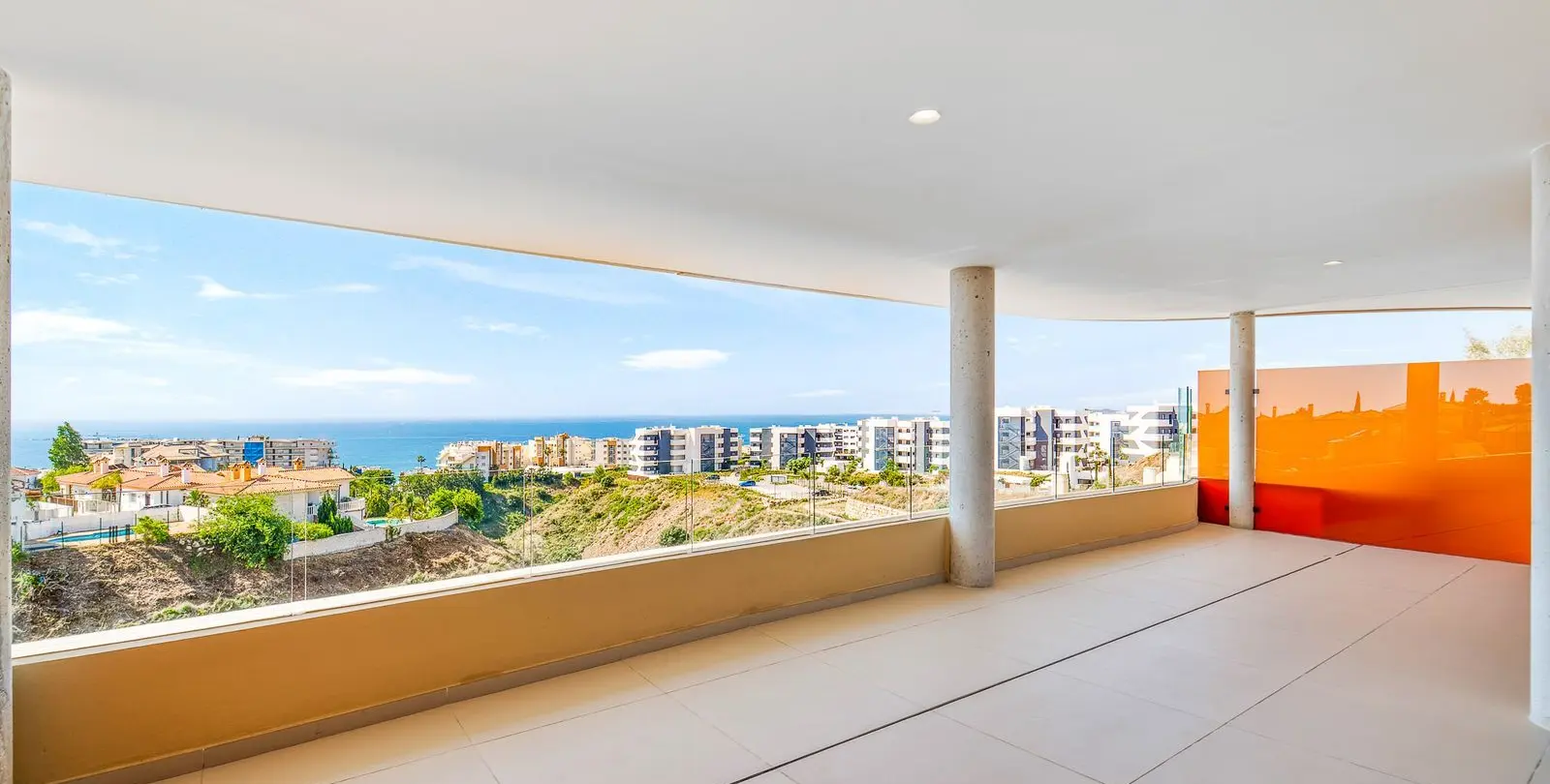Sale of middle floor apartment in Fuengirola 3