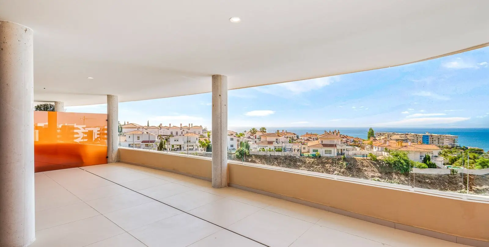 Sale of middle floor apartment in Fuengirola 4