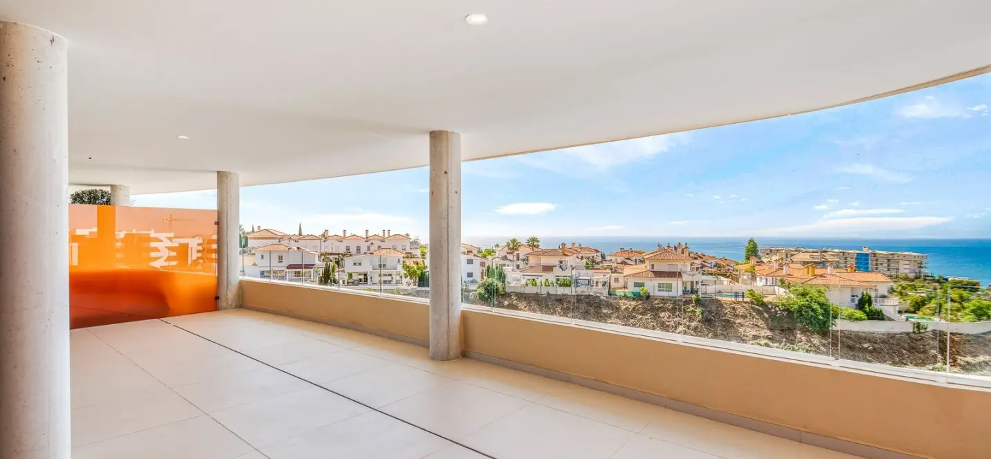 Sale of middle floor apartment in Fuengirola 3