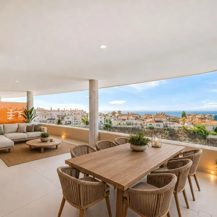 Sale of middle floor apartment in Fuengirola