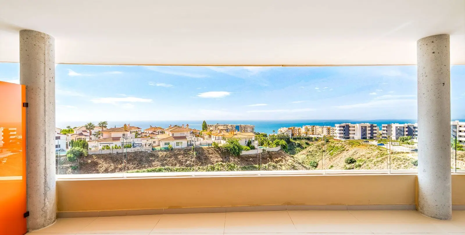 Sale of middle floor apartment in Fuengirola 6