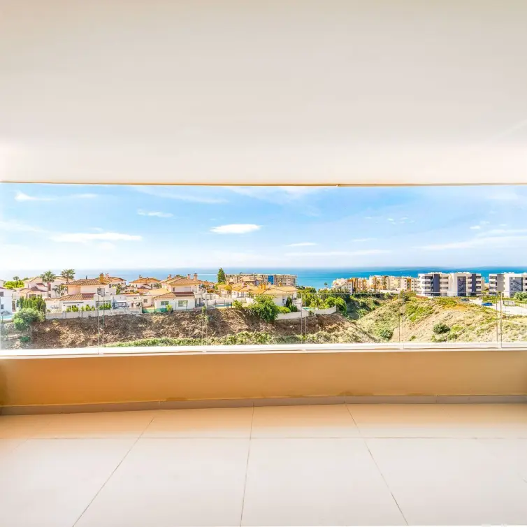 Sale of middle floor apartment in Fuengirola