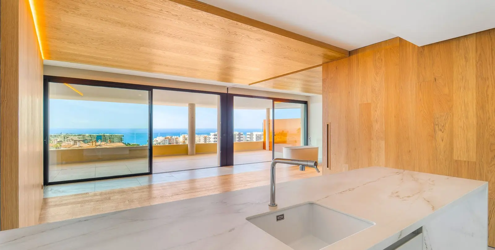Sale of middle floor apartment in Fuengirola 14