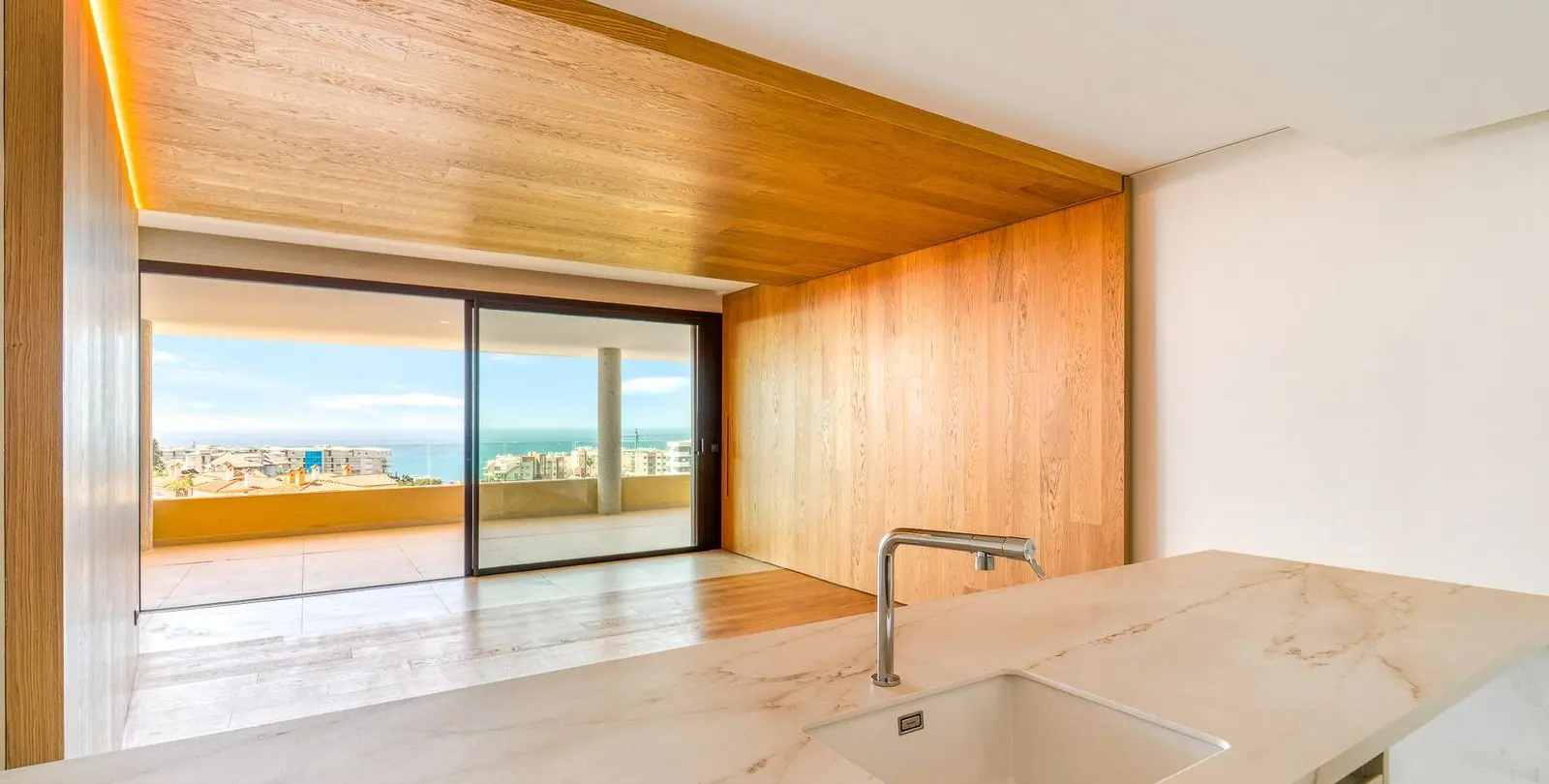 Sale of middle floor apartment in Fuengirola 15