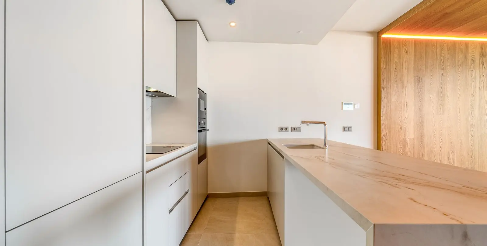 Sale of middle floor apartment in Fuengirola 20