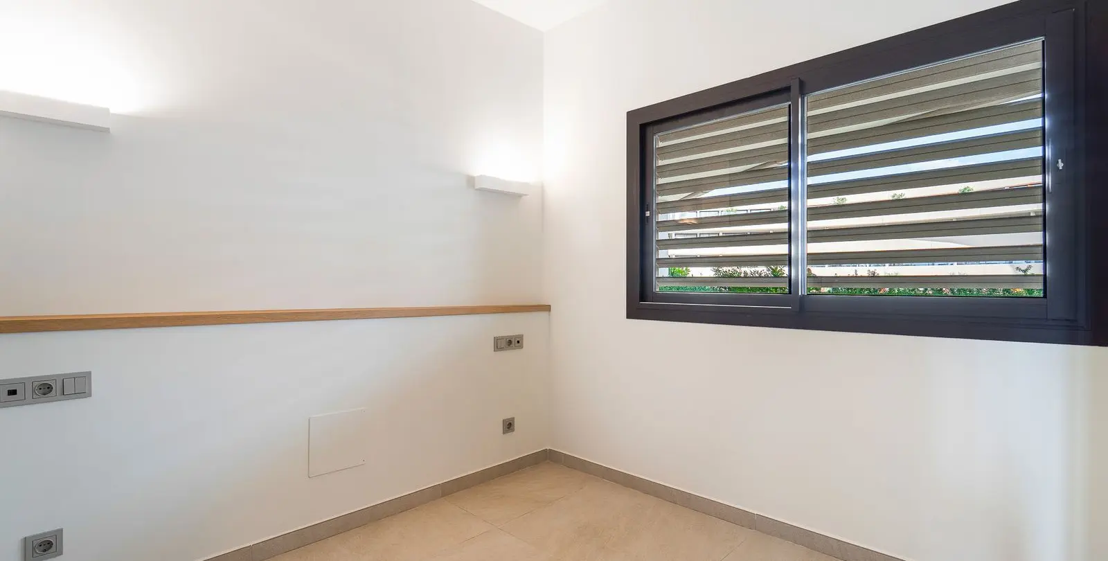 Sale of middle floor apartment in Fuengirola 34