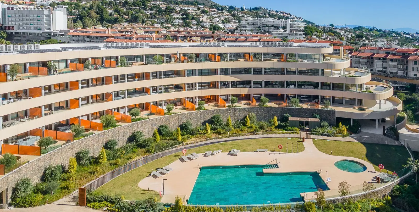 Sale of middle floor apartment in Fuengirola 47