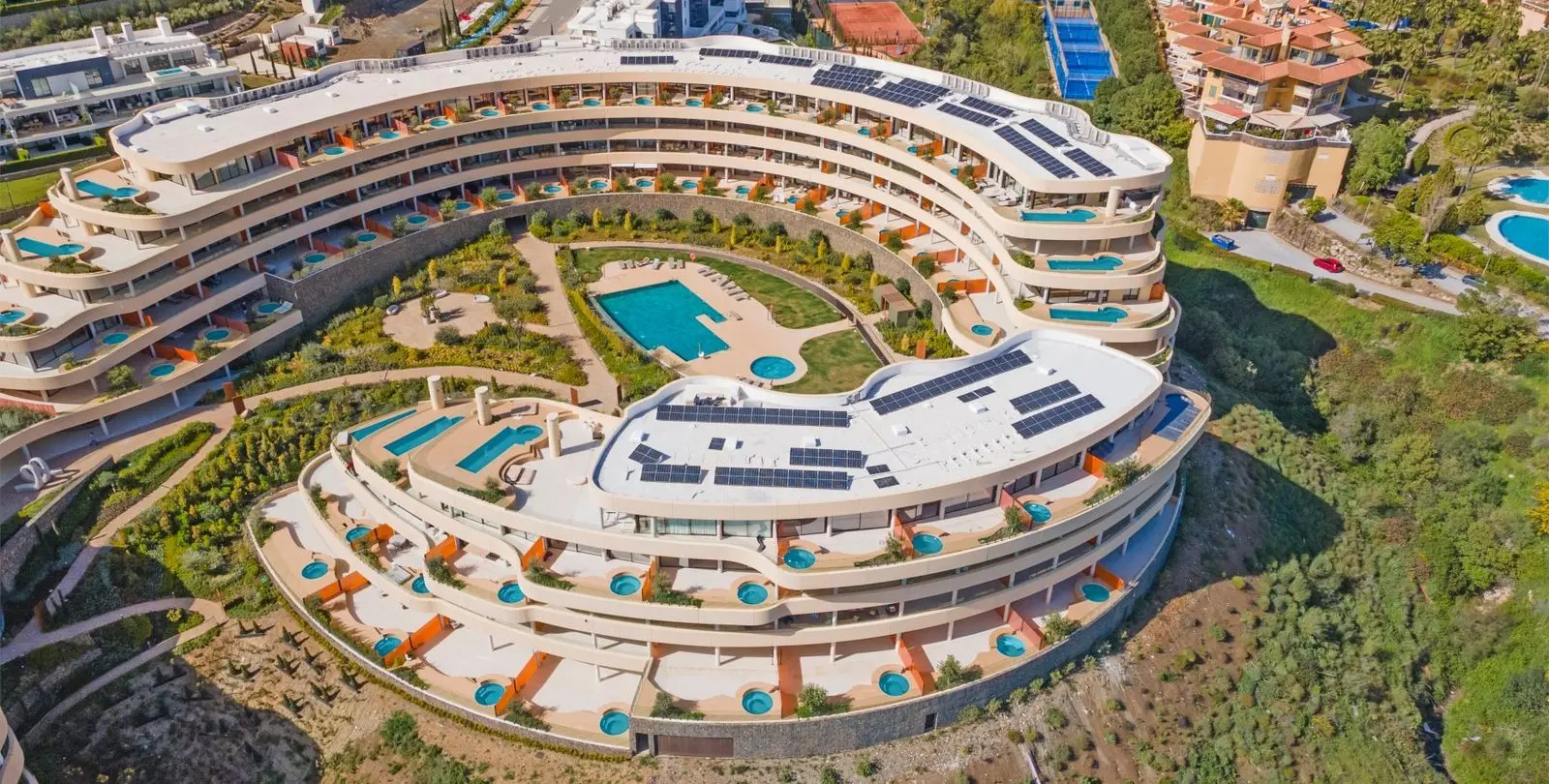 Sale of middle floor apartment in Fuengirola 48