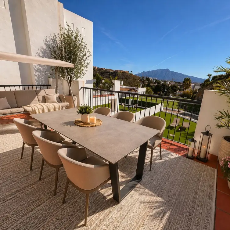 Sale of penthouse in Benahavís