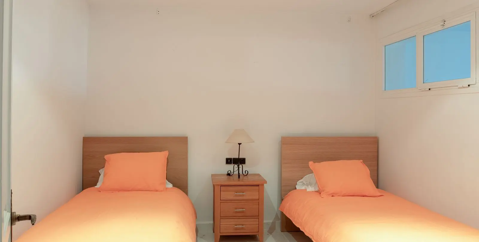 Sale of townhouse in La Heredia 28