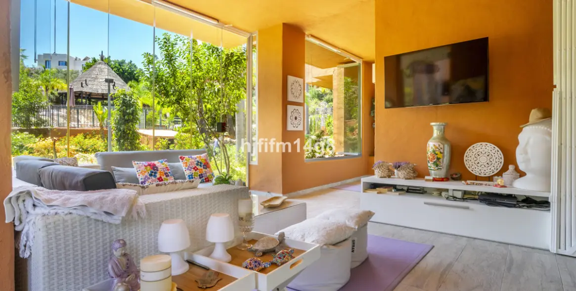 Sale of ground floor apartment in Nueva Andalucía 2