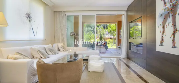Sale of ground floor apartment in Nueva Andalucía 4
