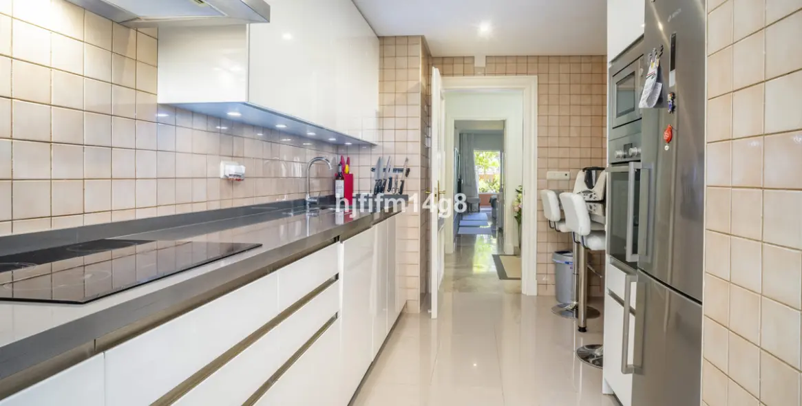 Sale of ground floor apartment in Nueva Andalucía 9