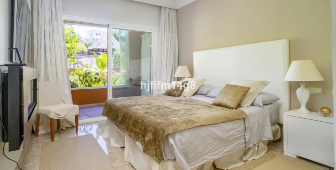 Sale of ground floor apartment in Nueva Andalucía 11