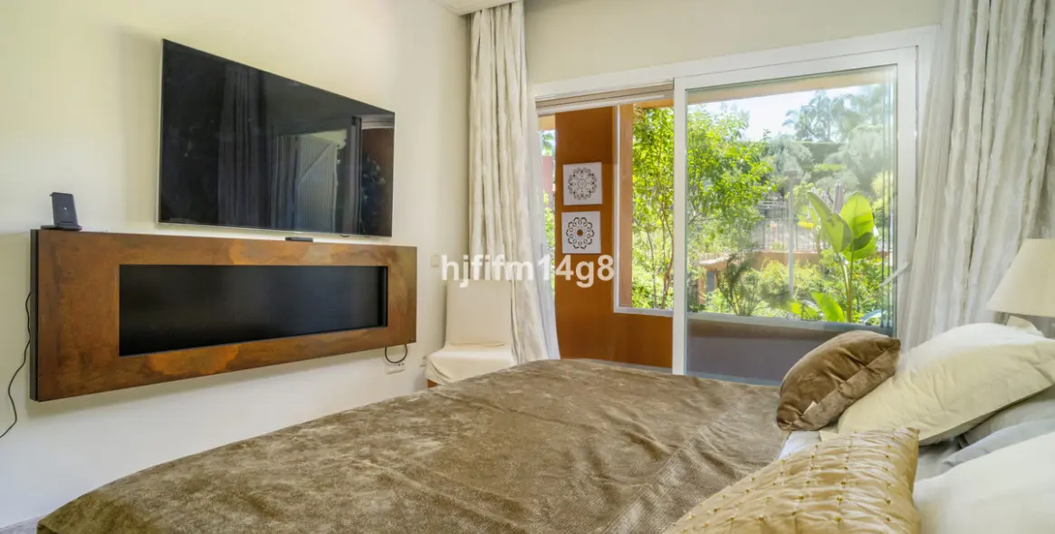 Sale of ground floor apartment in Nueva Andalucía 12