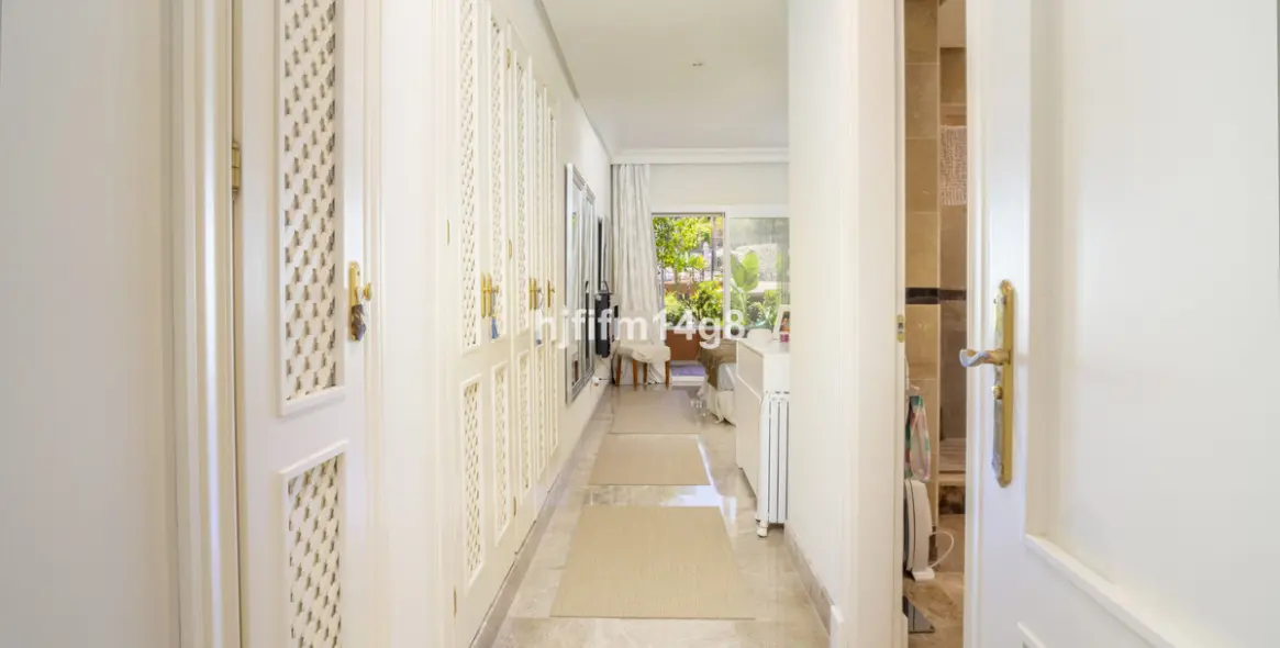 Sale of ground floor apartment in Nueva Andalucía 14